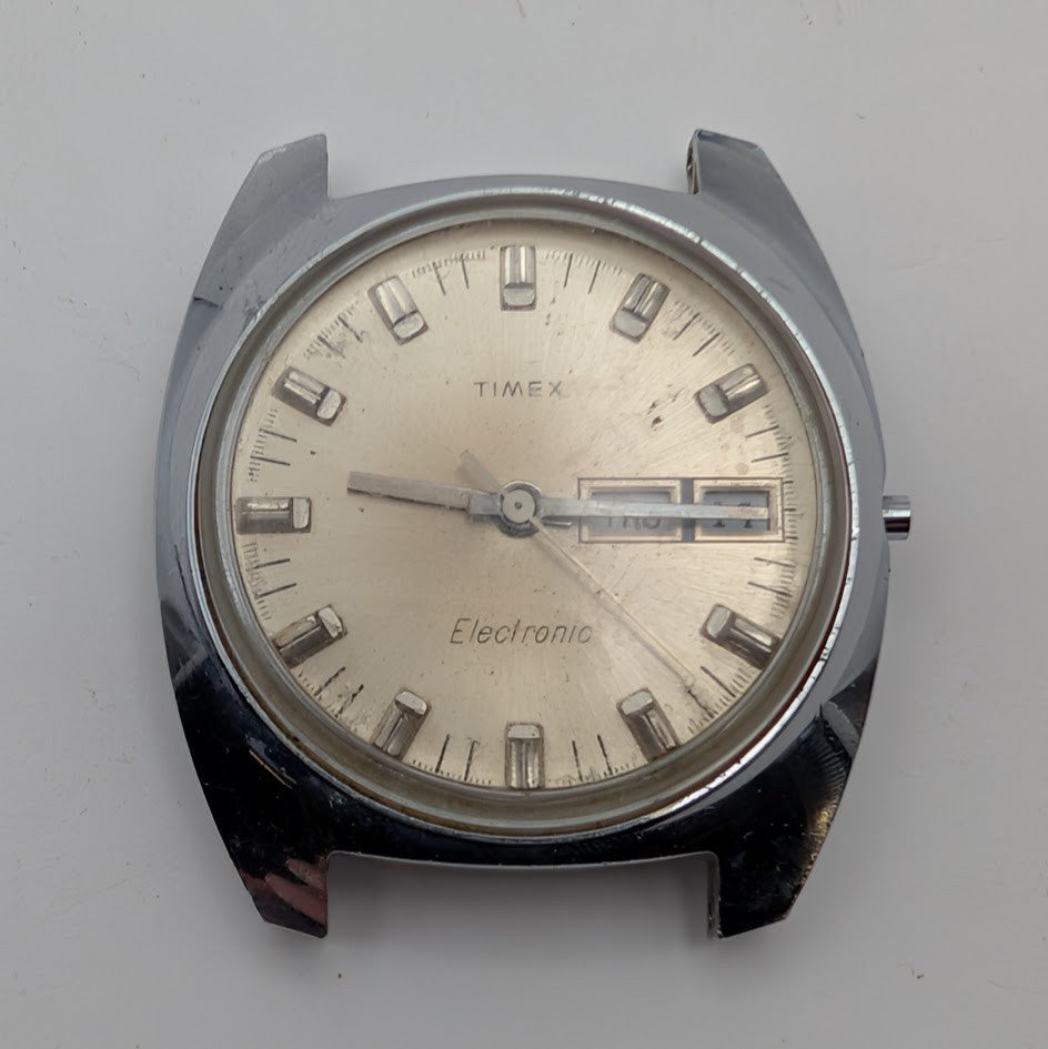 Timex Electronic Day-Date 38mm Watch Head Silver Dial – Missing Crown, Parts0
