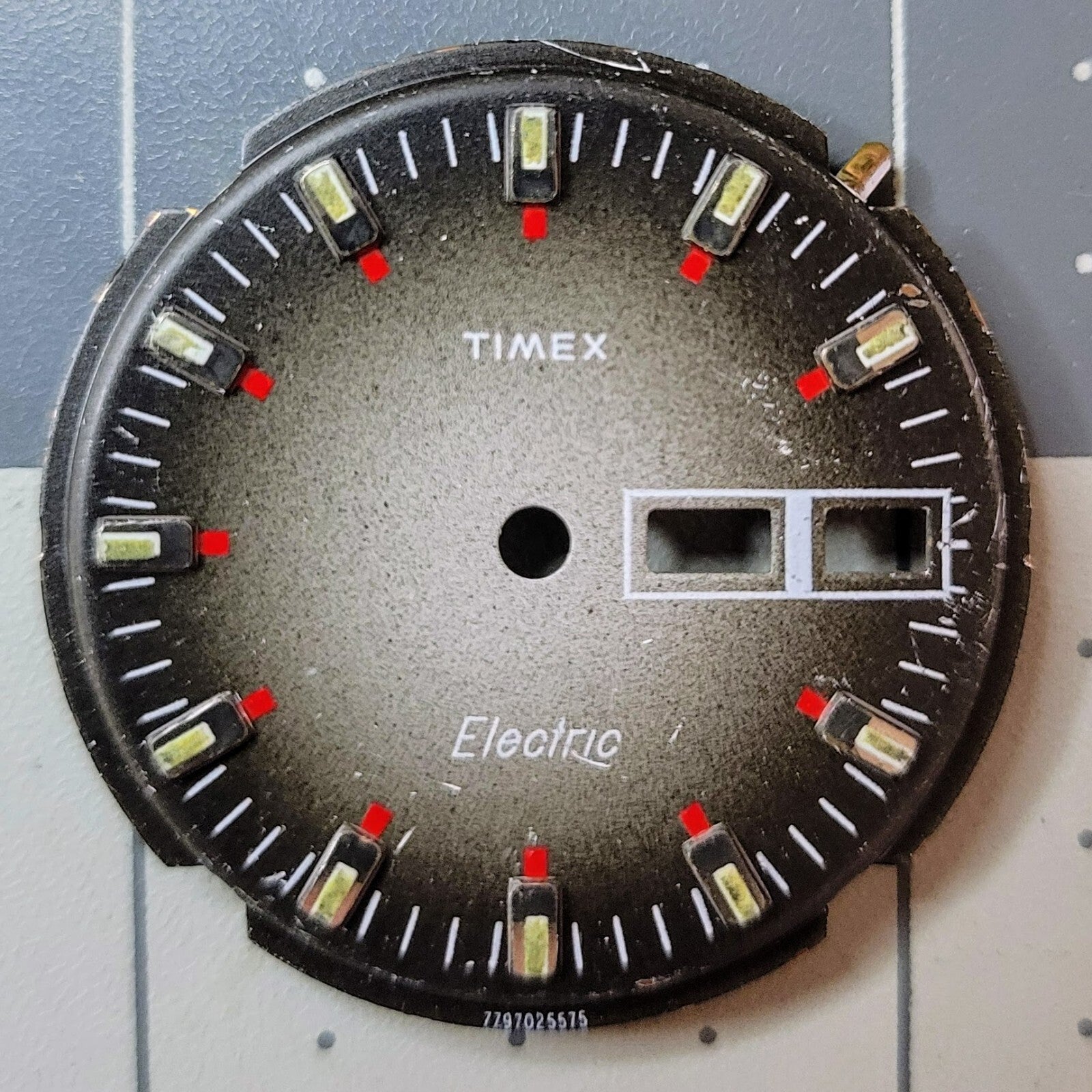 1975 Timex Electric Mens Watch Replacement Black Dial - 31.4mm Day/Date Black0